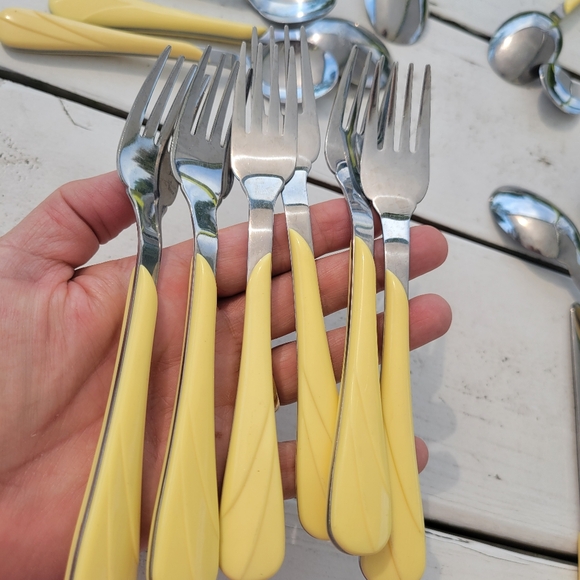Fiesta Yellow Swirl Flatware 18pcs ~ Retired Item & Color ~ Fiestaware ~ Post-86 - Picture 12 of 16